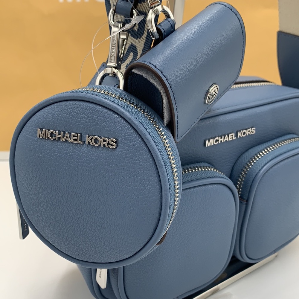 Michael Kors Jet Set Md Leather
Crossbody Bag with Case for Apple
AirPod… - Picture 4 of 16